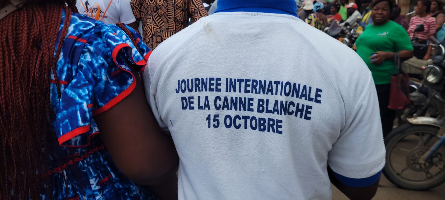 Journée mondiale de la canne blanche à Douala : ni la circulation dense ni les bousculades n’ont freiné la mobilisation